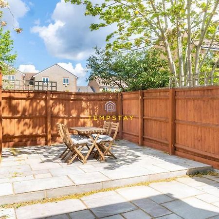Cosy 2 Bed & Free Parking. Near Heathrow/Pinewood Villa Slough Kültér fotó