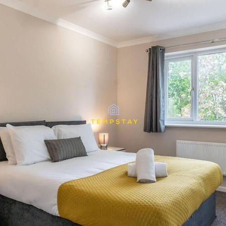 Cosy 2 Bed & Free Parking. Near Heathrow/Pinewood Villa Slough Kültér fotó