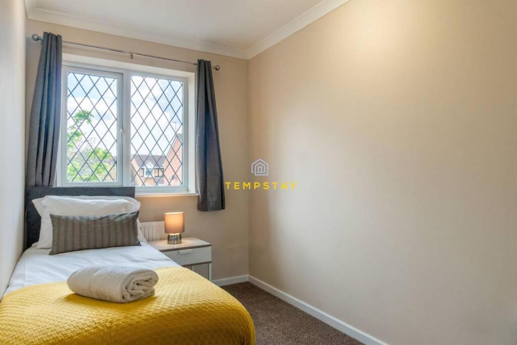 Cosy 2 Bed & Free Parking. Near Heathrow/Pinewood Villa Slough Kültér fotó